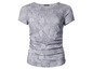 Un t-shirt gris à imprimé serpent.