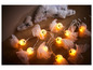 Une guirlande lumineuse en forme de fantômes pour Halloween.