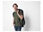 Polo rayé vert et veste : mode masculine élégante.