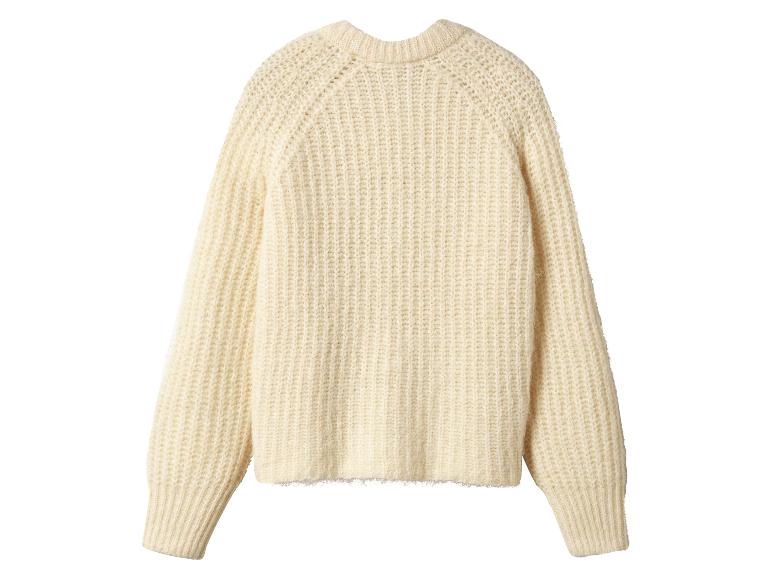 Pull en tricot crème à manches raglan.