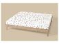 Matelas blanc avec motif de champignons marron sur un cadre en bois clair.