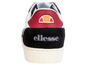 Des baskets Ellesse blanches avec des détails noirs et rouges.