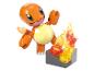 Figurines Pokémon Charmander et flammes en blocs.