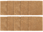 Tapis de coco marron clair, disposés en deux rangées de six, sur fond noir.