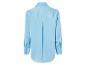 Une chemise bleu ciel à manches longues