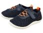 Deux paires de tennis bleu marine pour enfant, lacets orange.