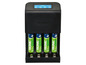Un chargeur de batterie noir TRONIC avec quatre piles AA rechargeables.