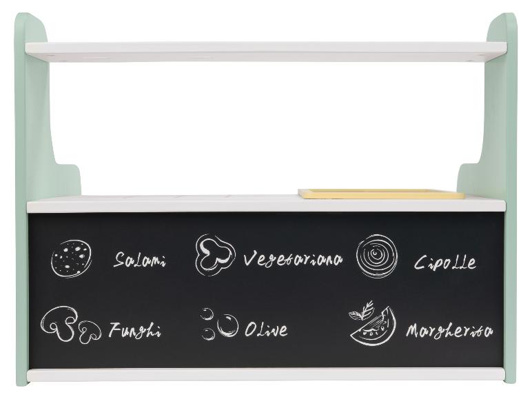 Une cuisine de jeu pour enfants avec un menu sur tableau noir présentant les garnitures et types de pizza.