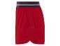 Shorts rouges avec bande de couleur contrastante.