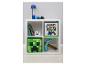Rangement Minecraft : boîtes, pelle et manette Xbox.