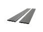 Deux planches de terrasse composites grises avec chambres creuses visibles