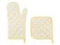 Un gant de cuisine jaune et un dessous de plat à carreaux.