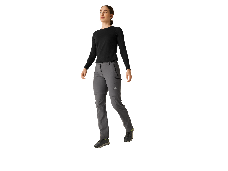 Femme portant un pantalon de randonnée Crivit et un haut noir à manches longues.