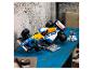 Voiture de course Lego Williams-Renault FW14B sur une table bleue, avec une figurine.