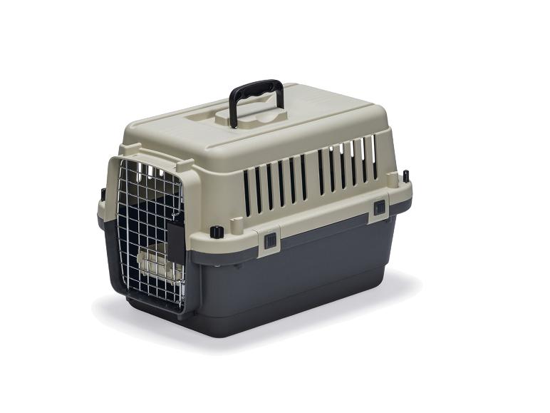 Caisse de transport en plastique pour animaux avec grille métallique et poignée supérieure.