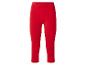 Pantalon capri rouge moulant pour femme.