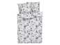 Parure de lit fleurie avec un motif floral dans les tons bleus et verts sur fond blanc.