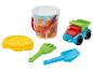 Ensemble de jeu de sable coloré avec seau, camion, tamis, râteau et pelle.