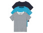 Trois t-shirts pour garçons : un rayé, un bleu et un turquoise.
