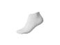Une chaussette courte blanche, avec talon et pointe visibles, sur fond blanc.