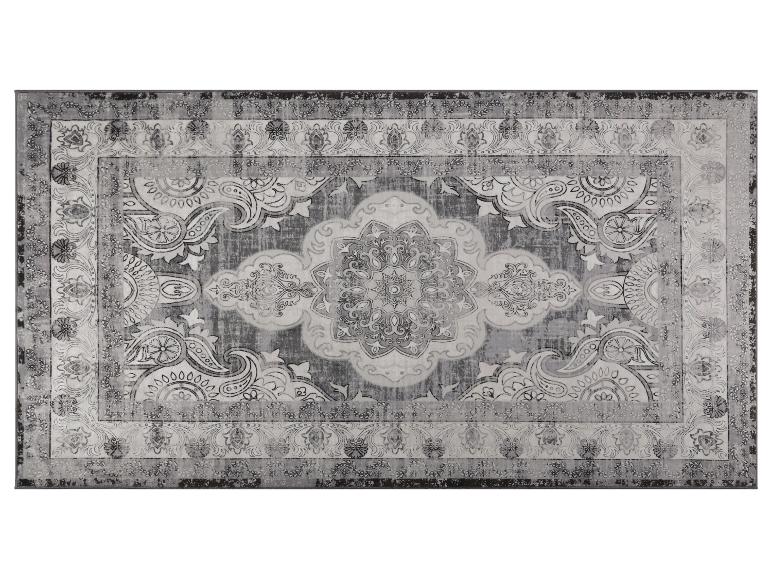 Tapis à motifs floraux gris et blancs.