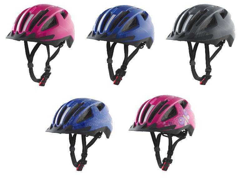 Cinq casques de vélo roses, bleus et gris, dont deux avec des motifs.