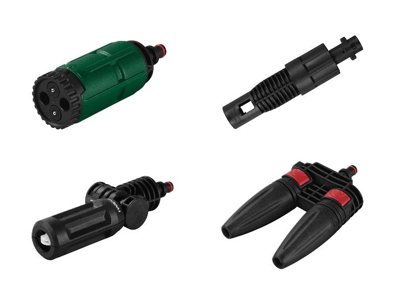 Quatre accessoires de tuyau d'arrosage différents, dont un pulvérisateur et un répartiteur.