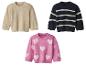 Trois pulls pour enfants : un beige, un bleu marine à rayures blanches et un rose à cœurs blancs.