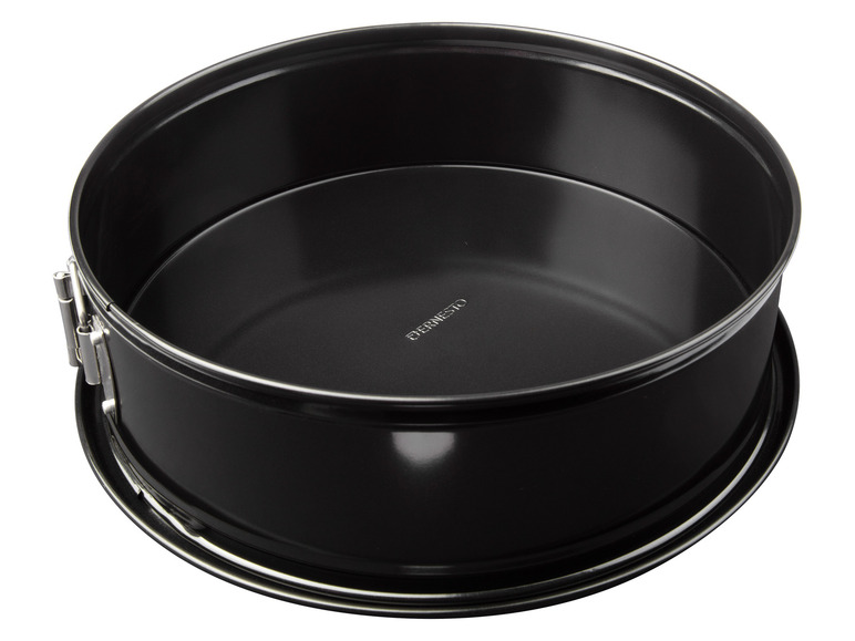 Un moule à pâtisserie rond avec fond amovible