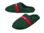 Pantoufles Parkside vertes avec bande rouge.
