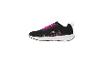 Chaussures de sport noires avec lacets rose fuchsia et détails décoratifs.