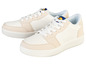 Deux paires de baskets blanches avec des accents roses et le logo Lidl.