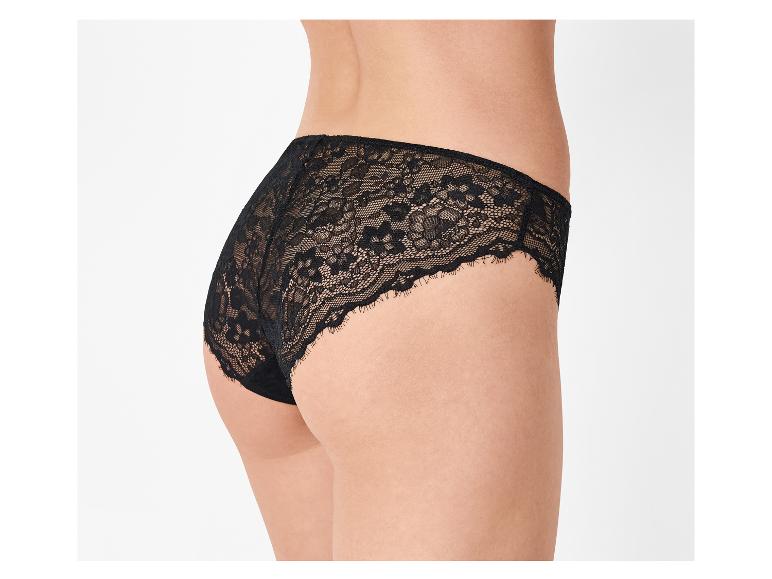 Culotte en dentelle noire sur un mannequin, vue de côté.