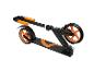 Trottinette noire et orange avec grandes roues et plateau texturé