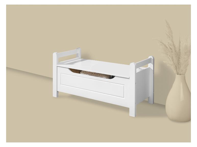 Banc de rangement blanc avec compartiment ouvert et décoration végétale