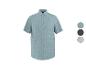 Chemise en lin bleu à manches courtes boutonnée, avec options de couleur et de motif.