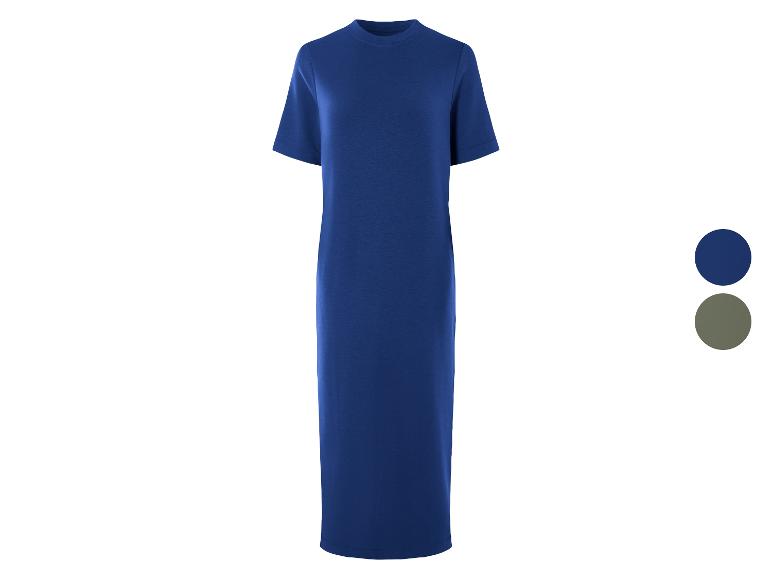 Robe longue et t-shirt, bleu marine et gris-vert foncé.