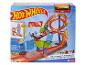 Emballage Hot Wheels avec piste de course, sauts et voitures, avec logo Netflix.