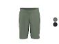 Short de sport vert avec cordon de serrage ajustable et petit logo.