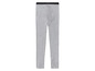 Leggings grises avec une ceinture noire.