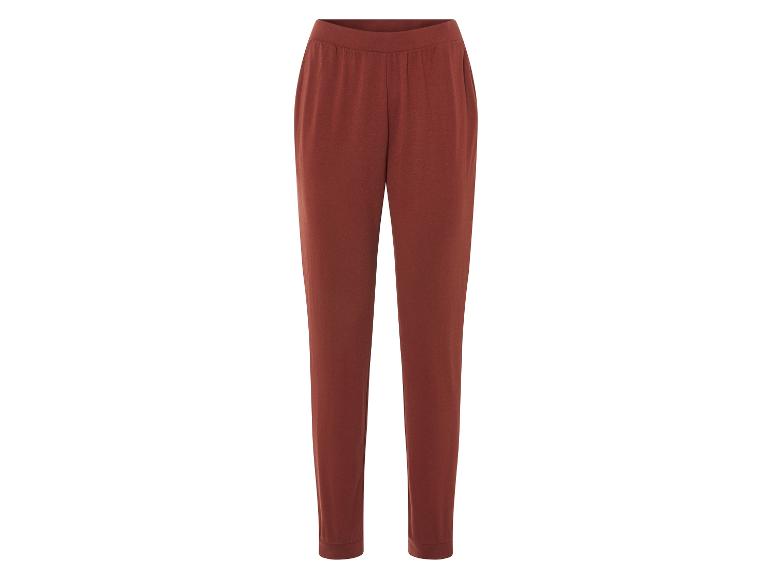 Pantalon ample brun-rouge.