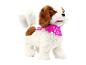 Un chien en peluche blanc et marron avec un bandana rose.