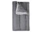 Sac de couchage gris avec doublure gris clair, partiellement déplié.