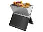 Barbecue portable en acier inoxydable avec viande grillée, légumes et épis de maïs.