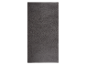 Serviette de bain gris foncé sur fond noir.