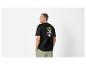 T-shirt noir Plantopia à motif floral et short vert clair.