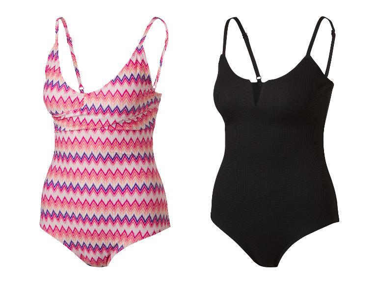 Deux maillots de bain: un rose à motifs et un noir.