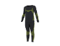 Ensemble de sous-vêtements thermiques pour hommes en noir avec des accents verts.