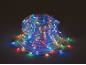 Guirlande lumineuse LED multicolore enroulée sur fond sombre.