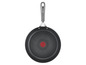 Une poêle Tefal noire avec une poignée argentée.